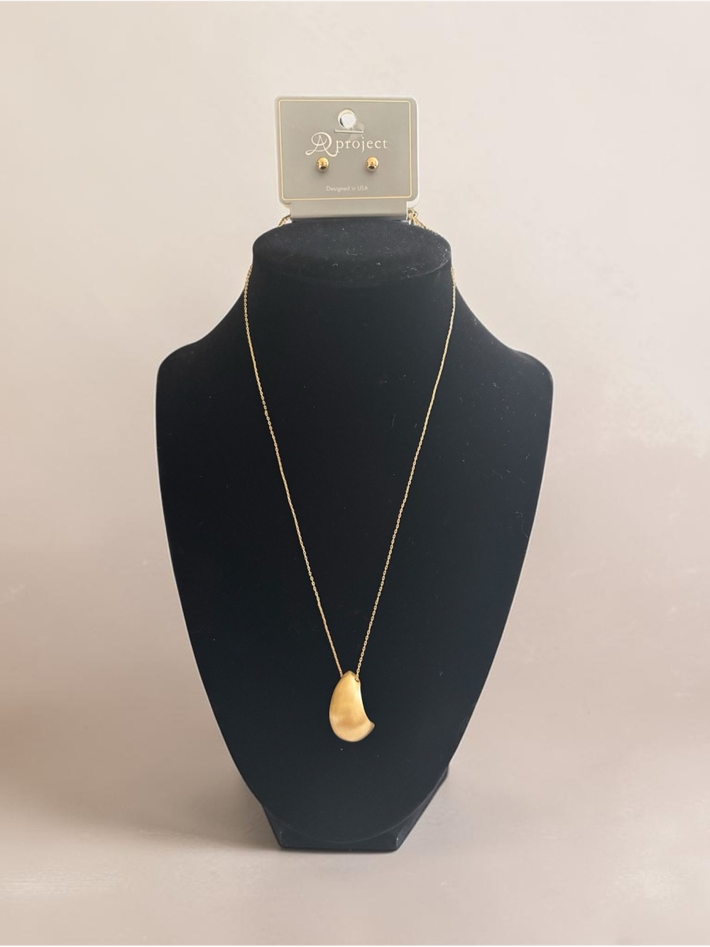 Gold Teardrop Pendant Necklace - Matching Earrings
